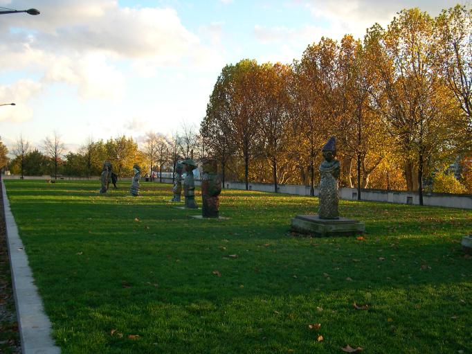  Alignement de statues (parc Bercy, 12e)